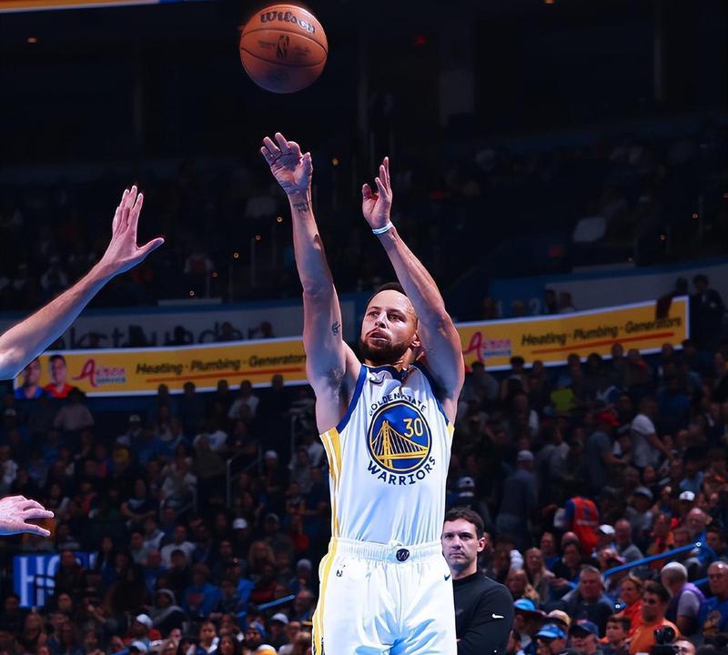 包含勇士大胜马刺，库里发威再现神准三分的词条