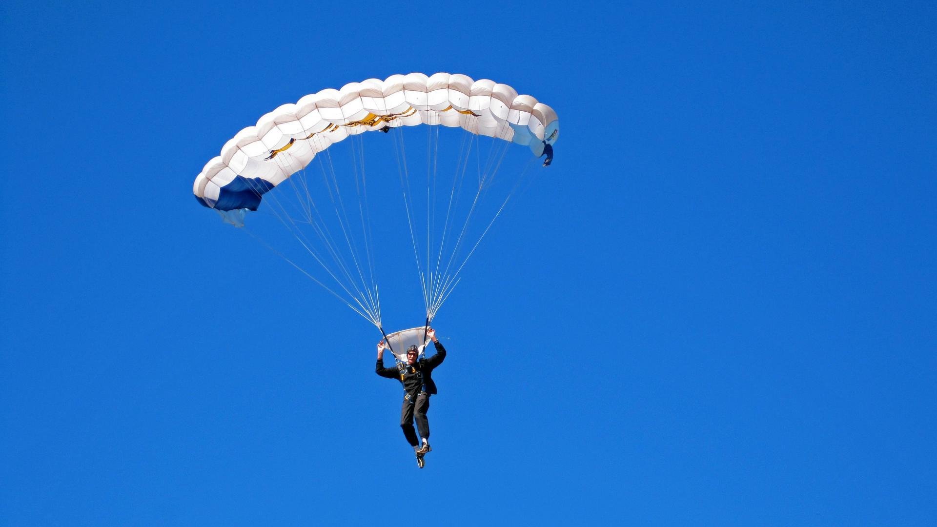 鏖战巴黎，郑思维刷新纪录之夜，中法羽球对决书写新章